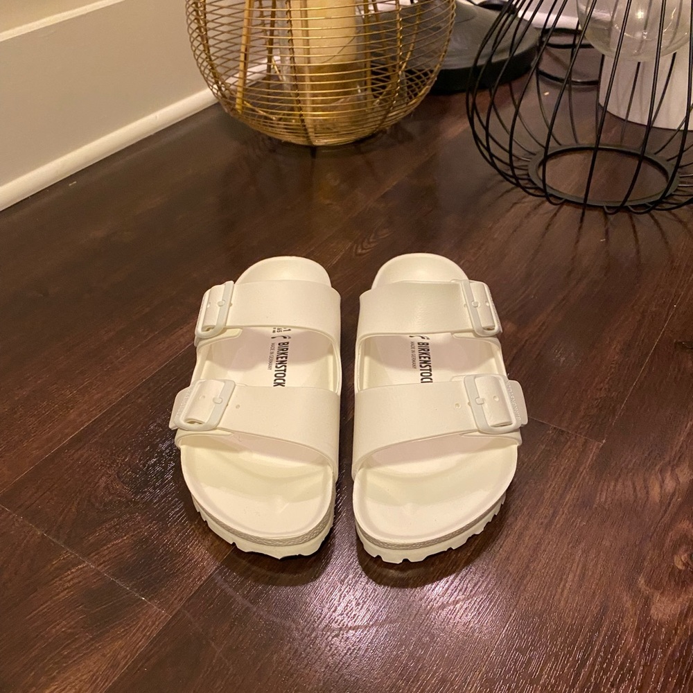 Never worn Birkenstock slides!